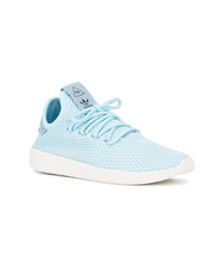 hellblaue Sportschuhe von Adidas By Pharrell Williams