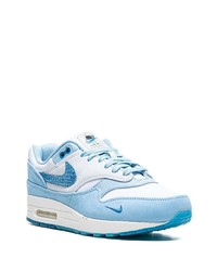 hellblaue Sportschuhe von Nike