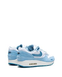 hellblaue Sportschuhe von Nike