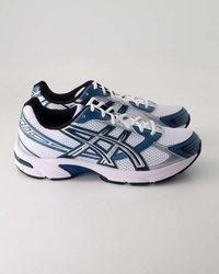 hellblaue Sportschuhe von Asics