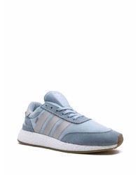 hellblaue Sportschuhe von adidas