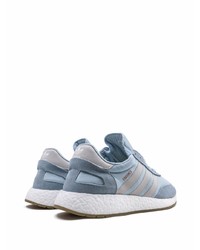 hellblaue Sportschuhe von adidas