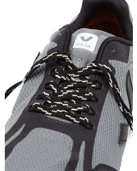 hellblaue Sportschuhe von Veja