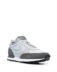 hellblaue Sportschuhe von Nike