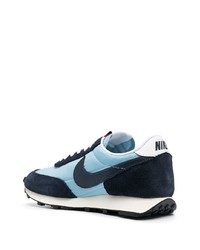 hellblaue Sportschuhe von Nike