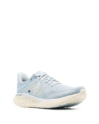 hellblaue Sportschuhe von New Balance