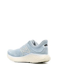 hellblaue Sportschuhe von New Balance