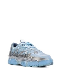 hellblaue Sportschuhe von Maison Margiela