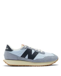 hellblaue Sportschuhe von New Balance