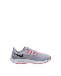 hellblaue Sportschuhe von Nike