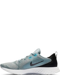 hellblaue Sportschuhe von Nike