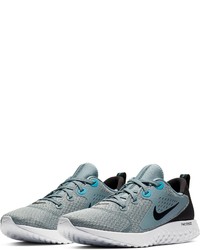 hellblaue Sportschuhe von Nike