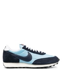 hellblaue Sportschuhe von Nike