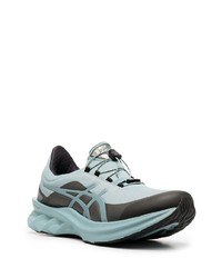 hellblaue Sportschuhe von Asics