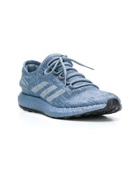 hellblaue Sportschuhe von adidas