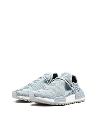 hellblaue Sportschuhe von Adidas By Pharrell Williams