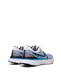 hellblaue Sportschuhe von Nike