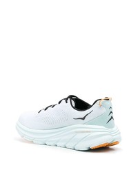 hellblaue Sportschuhe von Hoka One One