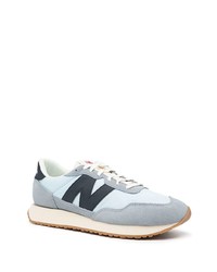 hellblaue Sportschuhe von New Balance