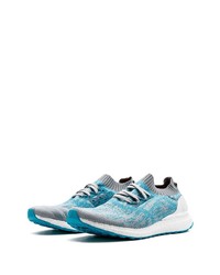 hellblaue Sportschuhe von adidas