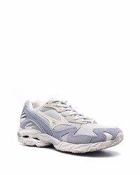 hellblaue Sportschuhe von Mizuno