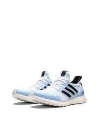 hellblaue Sportschuhe von adidas