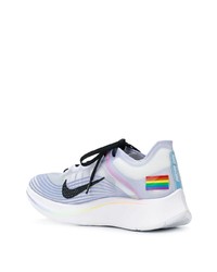 hellblaue Sportschuhe von Nike