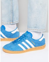 hellblaue Turnschuhe von adidas