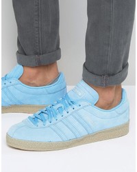 hellblaue Turnschuhe von adidas