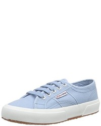 hellblaue Turnschuhe von Superga