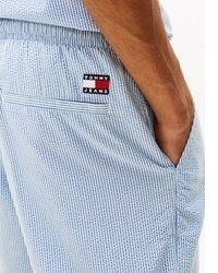 hellblaue vertikal gestreifte Shorts aus Seersucker von Tommy Jeans