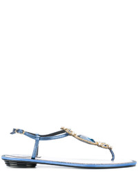 hellblaue verzierte flache Sandalen aus Leder