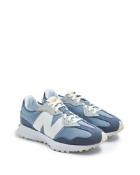 hellblaue verzierte niedrige Sneakers von New Balance