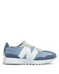 hellblaue verzierte niedrige Sneakers von New Balance