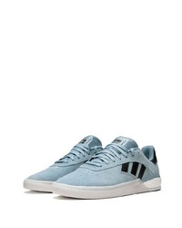 hellblaue Wildleder niedrige Sneakers von adidas