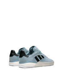 hellblaue Wildleder niedrige Sneakers von adidas