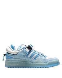 hellblaue Wildleder niedrige Sneakers von adidas