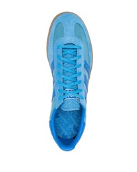 hellblaue Wildleder niedrige Sneakers von adidas