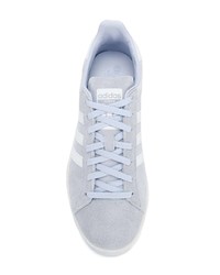 hellblaue Wildleder niedrige Sneakers von adidas