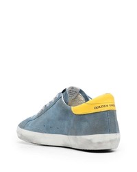 hellblaue Wildleder niedrige Sneakers von Golden Goose