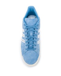 hellblaue Wildleder niedrige Sneakers von adidas