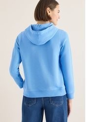 hellblauer bestickter Pullover mit einer Kapuze von Cecil