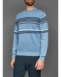 hellblauer horizontal gestreifter Pullover mit einem Rundhalsausschnitt von MAERZ Muenchen