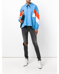 hellblauer horizontal gestreifter Pullover mit einer Kapuze von MSGM