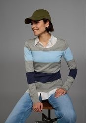 hellblauer horizontal gestreifter Pullover von AJC