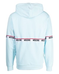 hellblauer Pullover mit einem Kapuze von Moschino