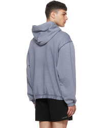 hellblauer Pullover mit einem Kapuze von Satisfy