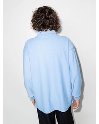 hellblauer Pullover mit einem Reißverschluss am Kragen von Soulland