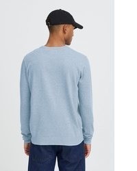 hellblauer Pullover mit einem Rundhalsausschnitt von BLEND