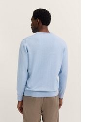 hellblauer Pullover mit einem Rundhalsausschnitt von Bugatti